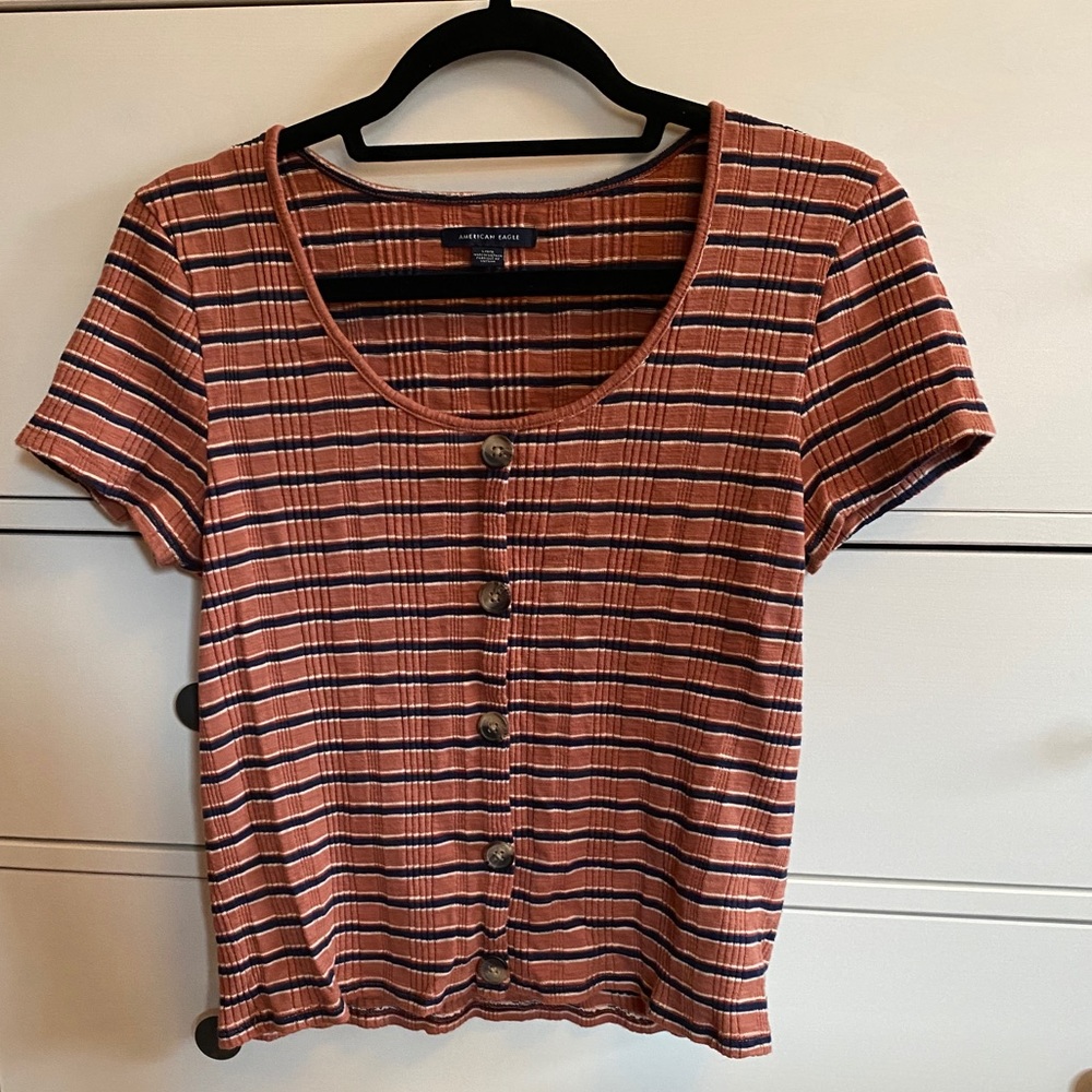 Women’s American eagle top.